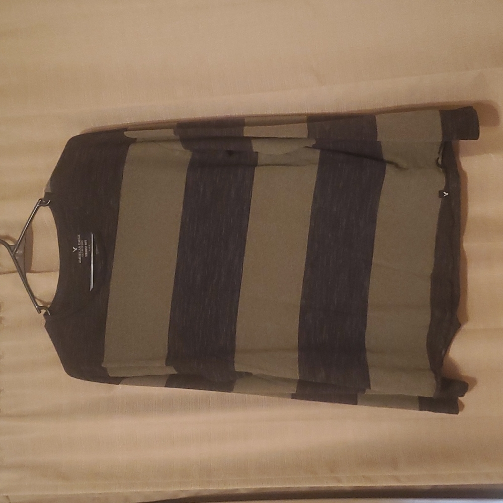 American Eagle Medium Long Sleeve